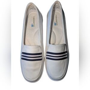 Grasshoppers Women's White and Navy Loafers- GUC